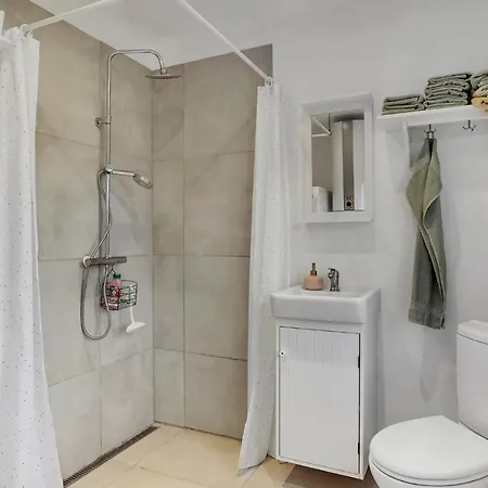 Vakantiehuis Nice In With Wifi And 2 Bedrooms *